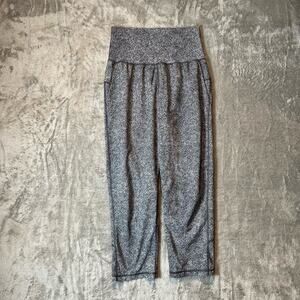 Lululemon‎ Tranquil Crop Pants Rio Mist White Black Sz 6